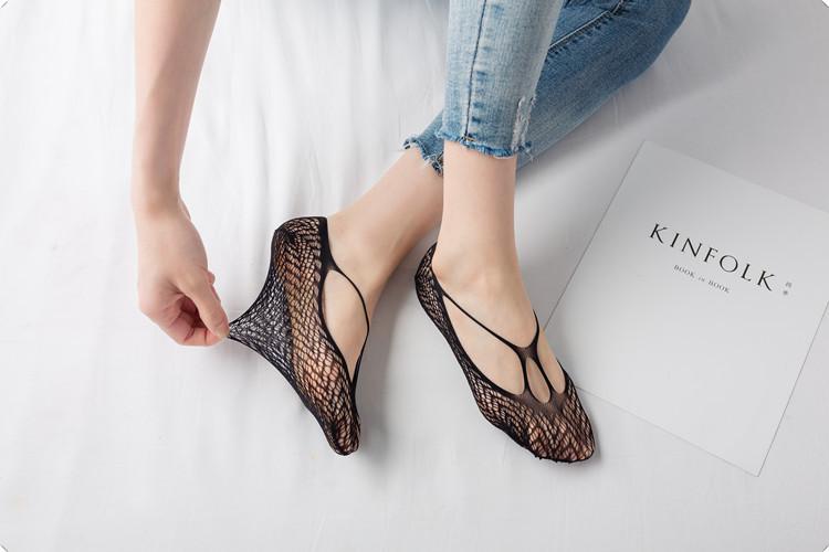 Breathable knitted lace socks