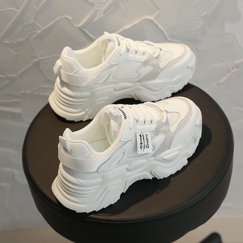 Comfortable and versatile velvet sneakers
