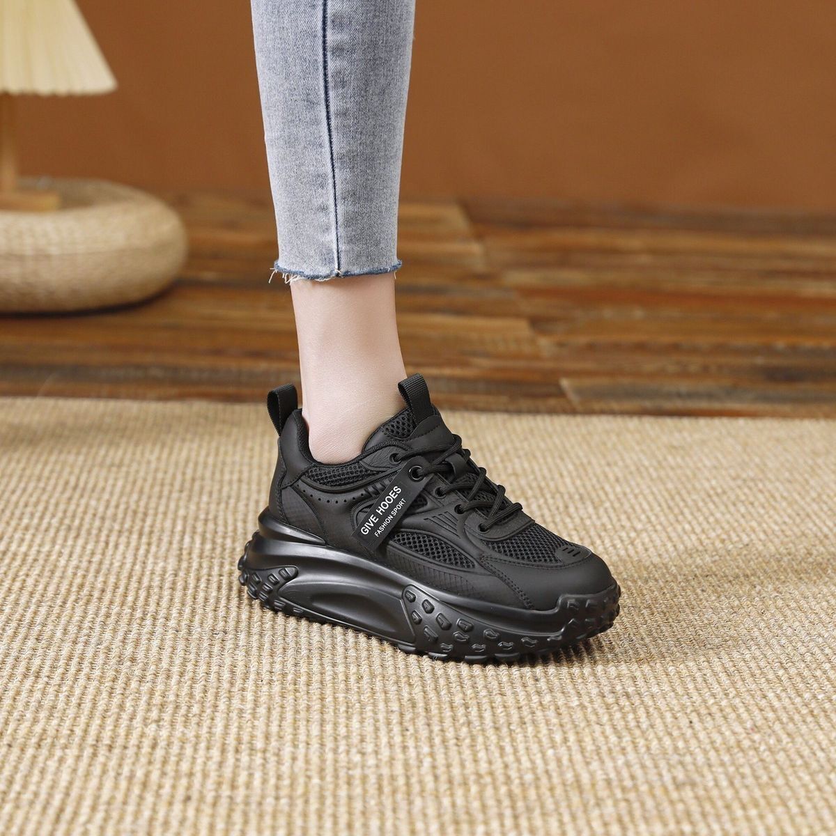 Soft sole breathable casual shoes