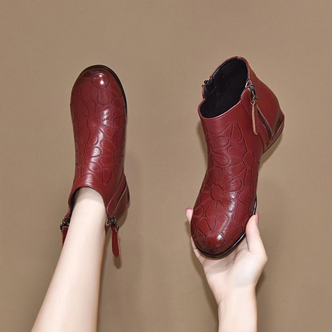 Embroidered soft-soled boots