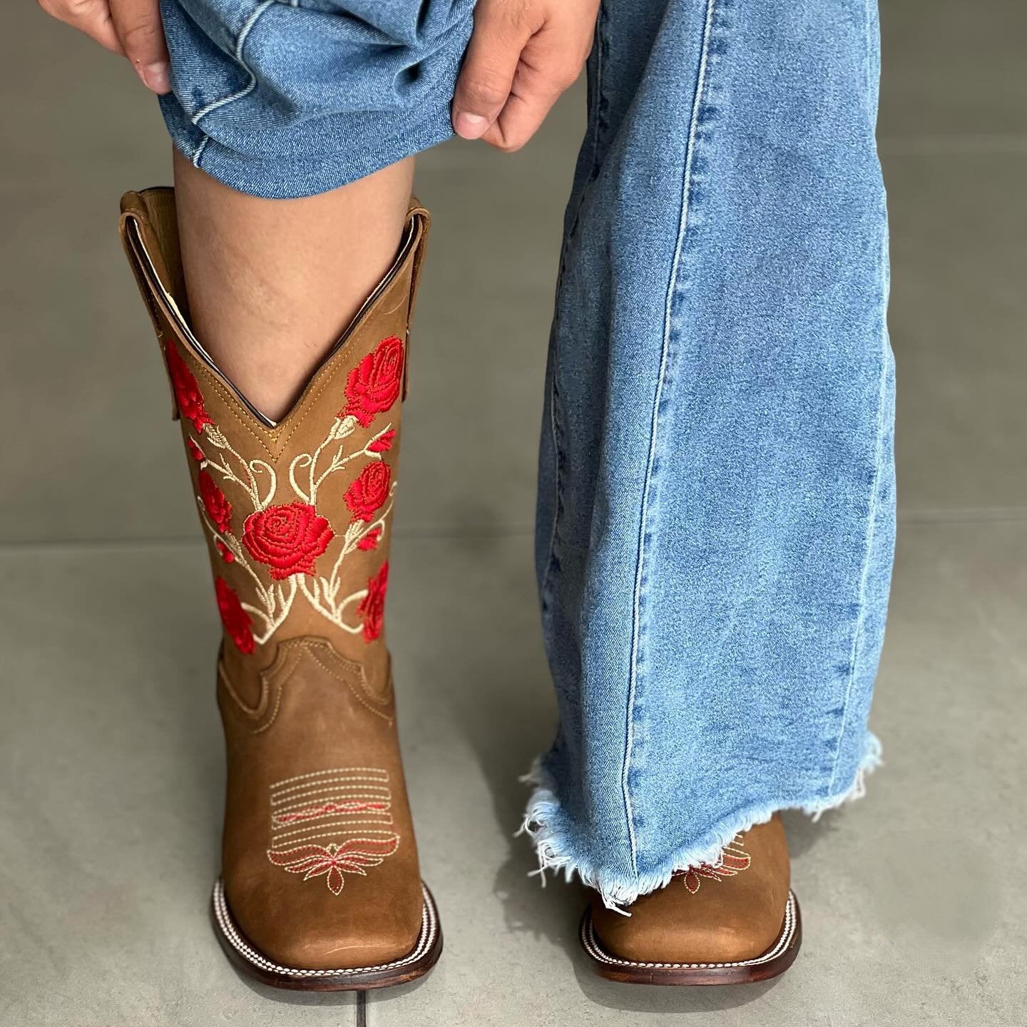 Women's Embroidered Rose Boots