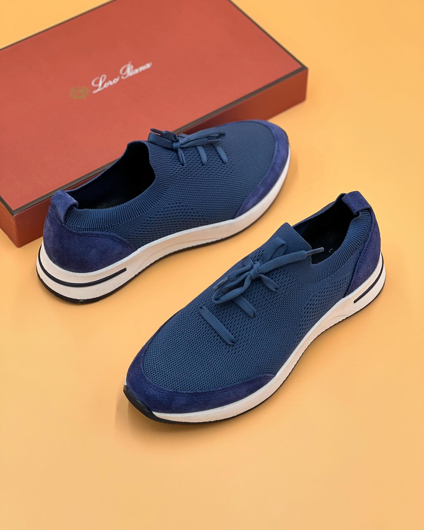 Men's blue walking shoes