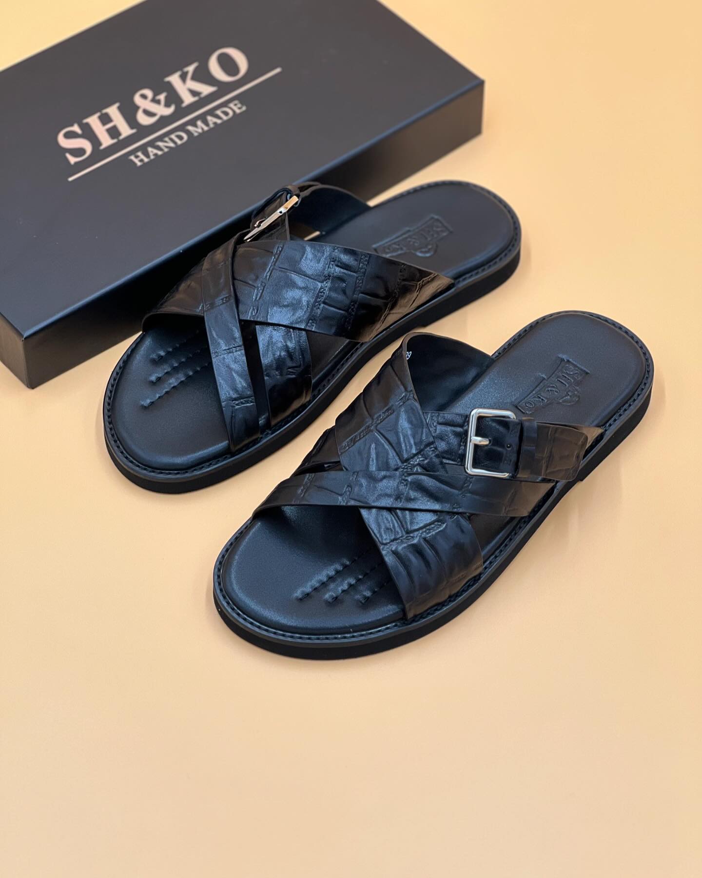 Men's casual leather sandals and slippers