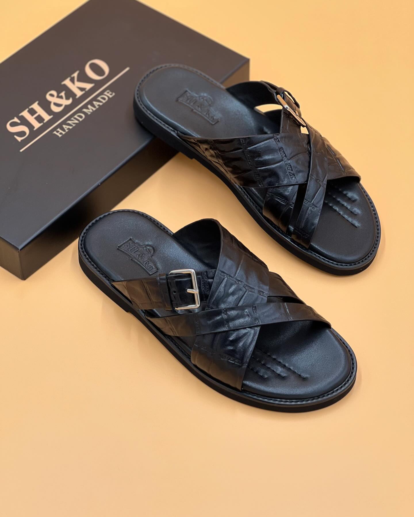 Men's casual leather sandals and slippers