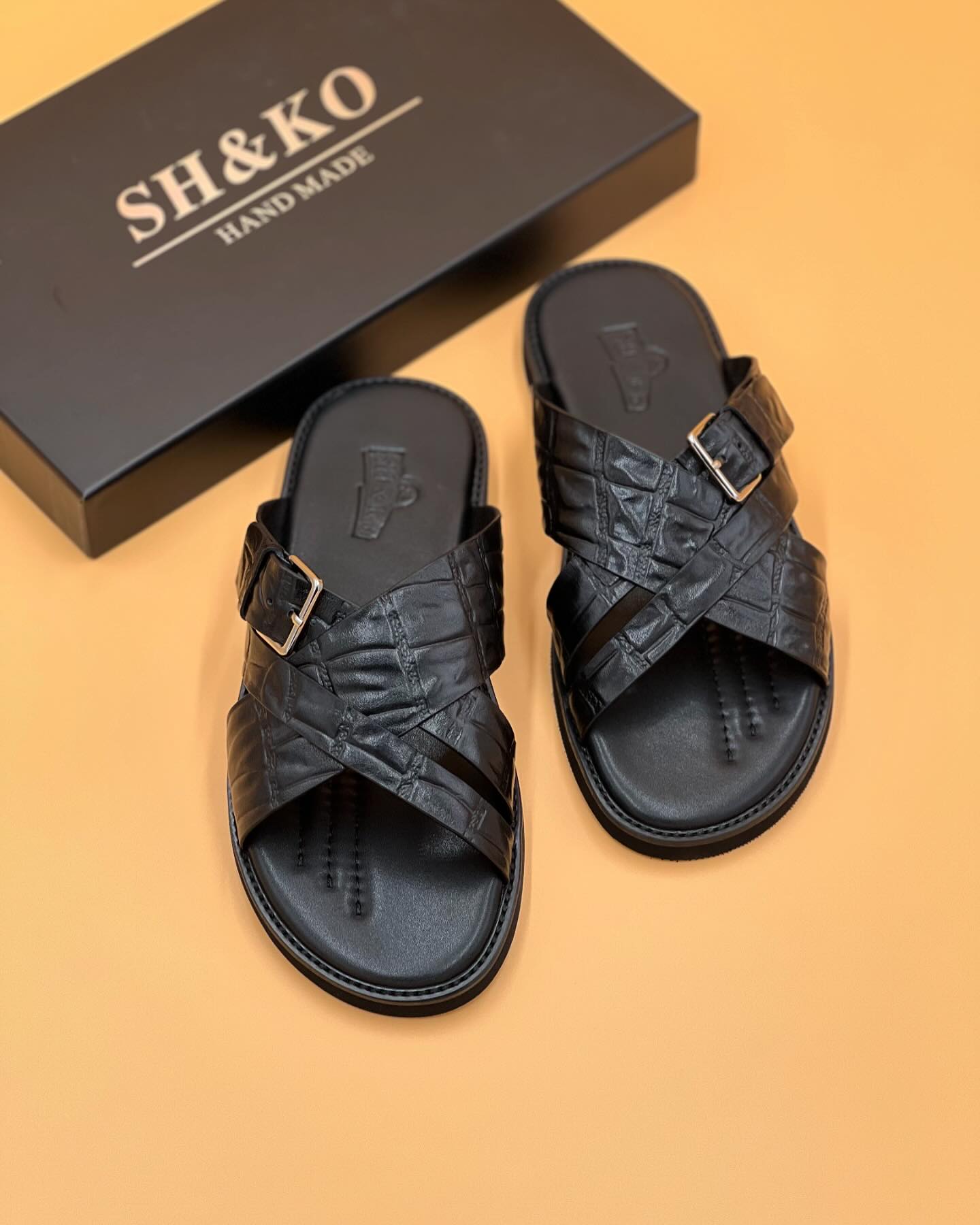 Men's casual leather sandals and slippers