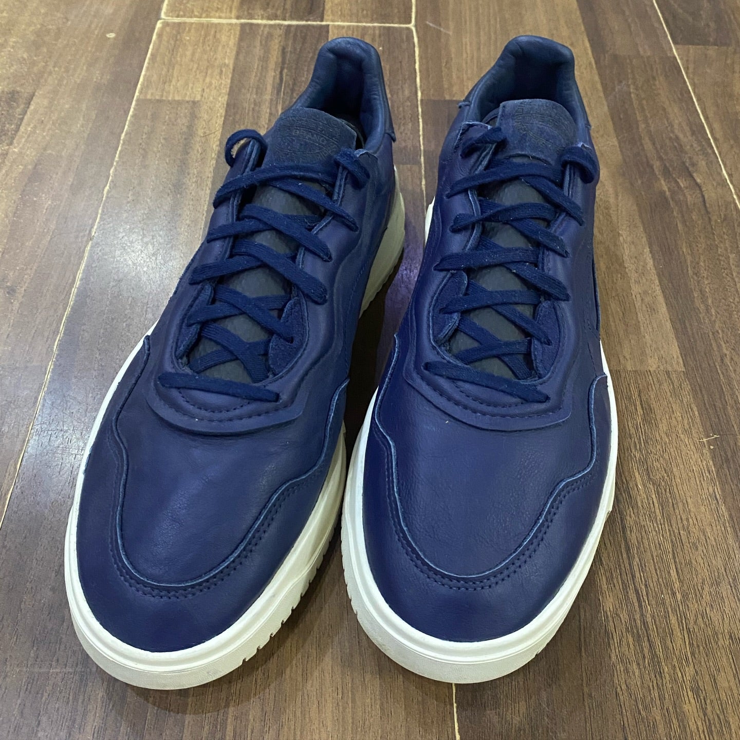 Classic blue leisure shoes