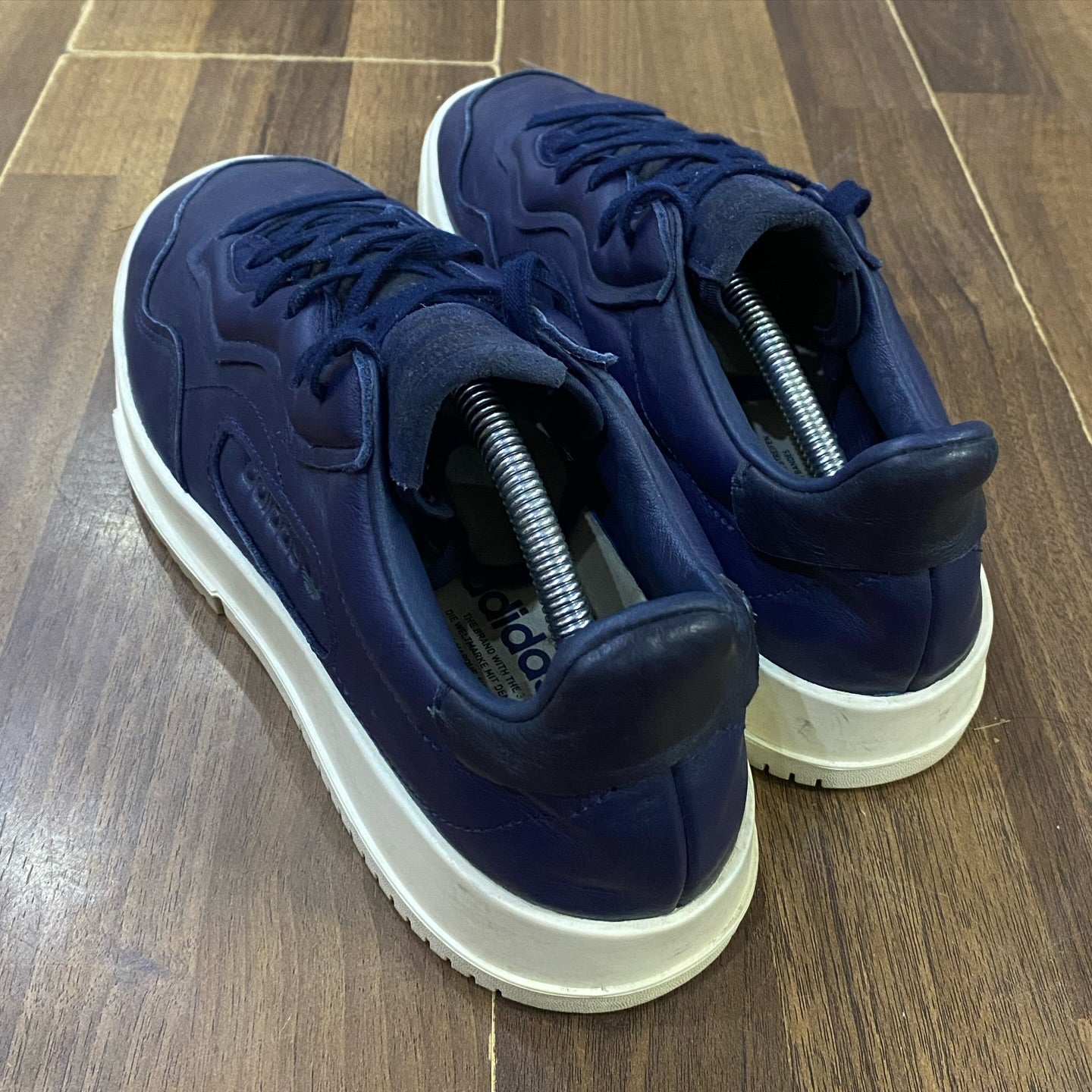 Classic blue leisure shoes
