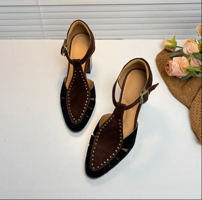 2025 New openwork Roman retro T-button color matching sandals
