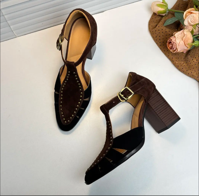 2025 New openwork Roman retro T-button color matching sandals