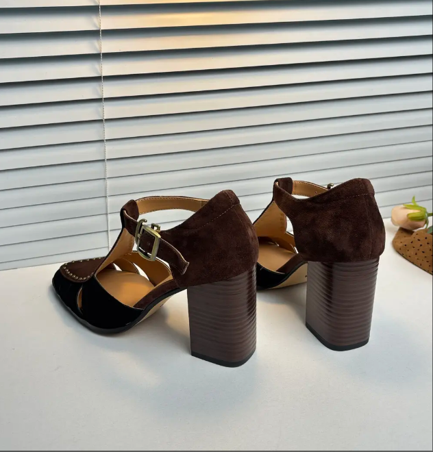 2025 New openwork Roman retro T-button color matching sandals