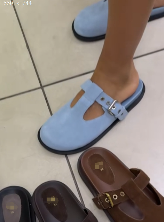 Leisure slippers with leather belt and suede