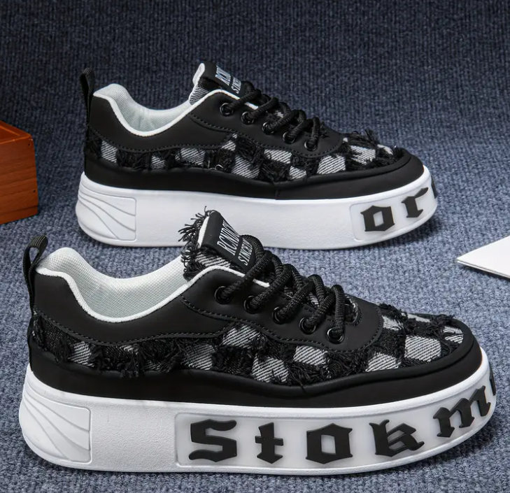 Fashionable Skate Sneakers