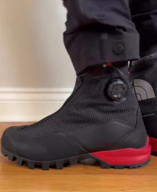 Waterproof camping hiking boots with zipper knob
