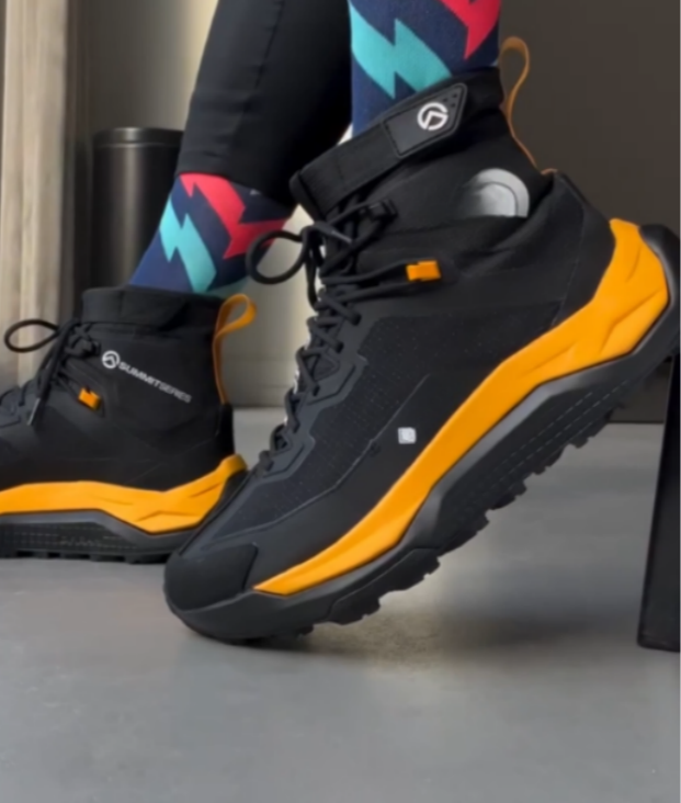 Yellow-black stitching waterproof boots