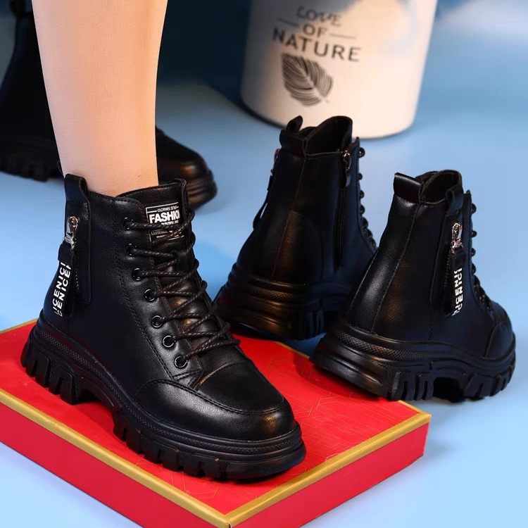 Black versatile soft leather comfortable casual boots