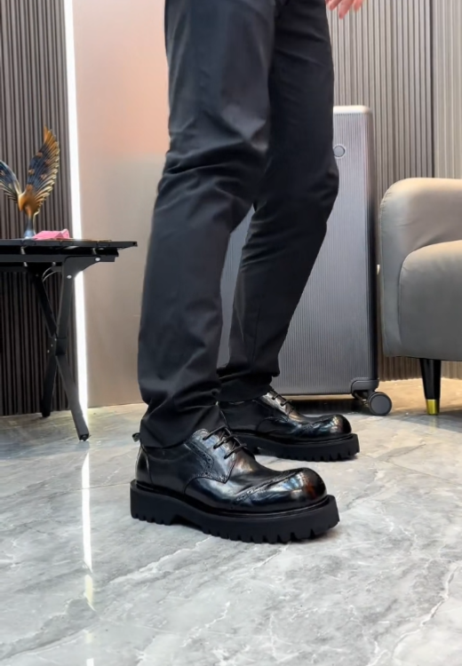 Smooth round-headed lace-up leather shoes