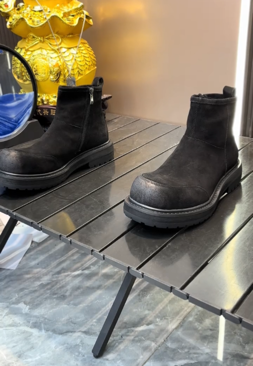 Suede zipper boots