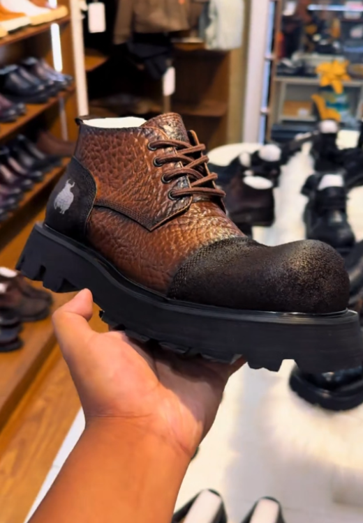 High-quality color matching round-headed boots in autumn