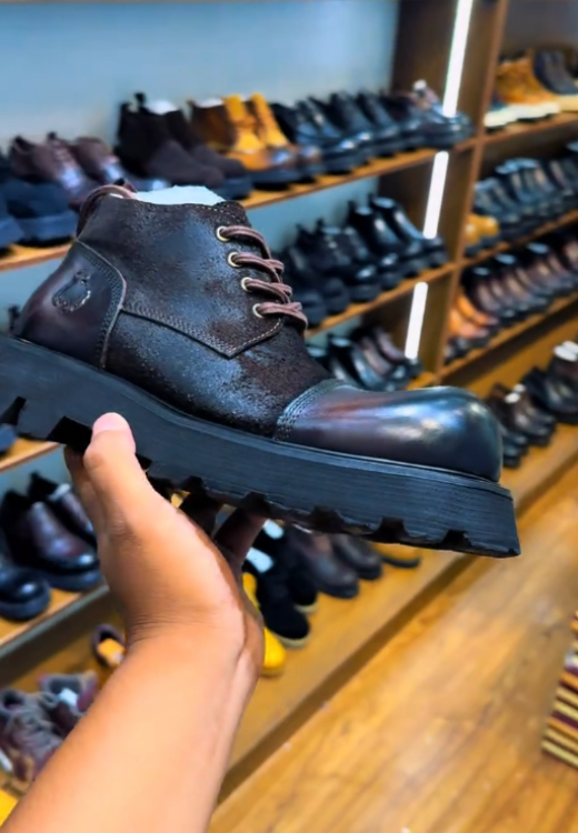 Men's reddish-brown suede stitching boots