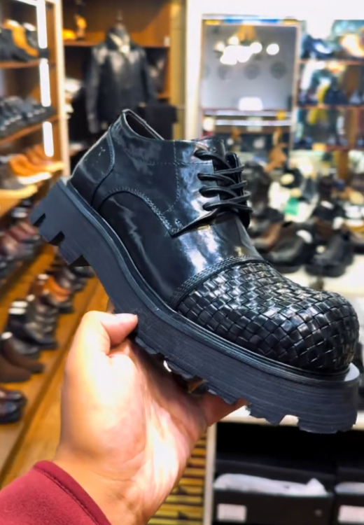 Men's black grid stitching casual leather shoes