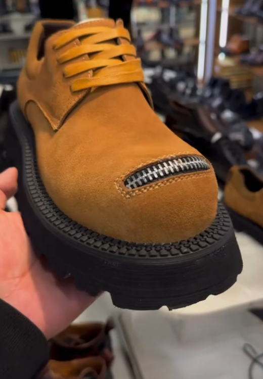 Men's smiling zipper boots