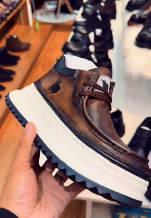 Men's reddish-brown casual high-top shoes