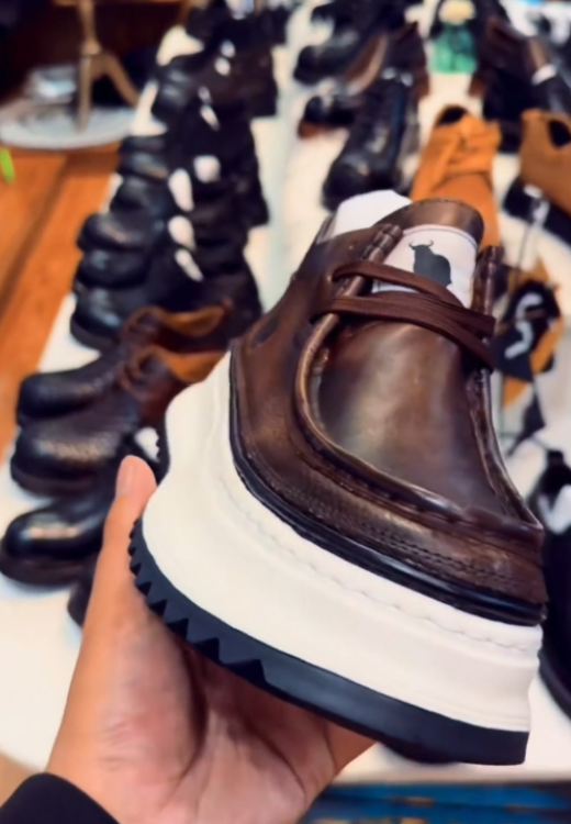 Men's reddish-brown casual high-top shoes