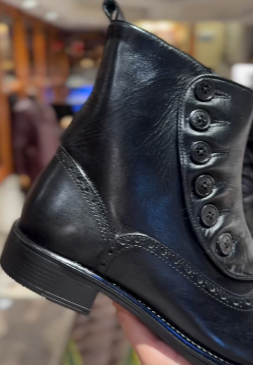 Men's fashion button boots
