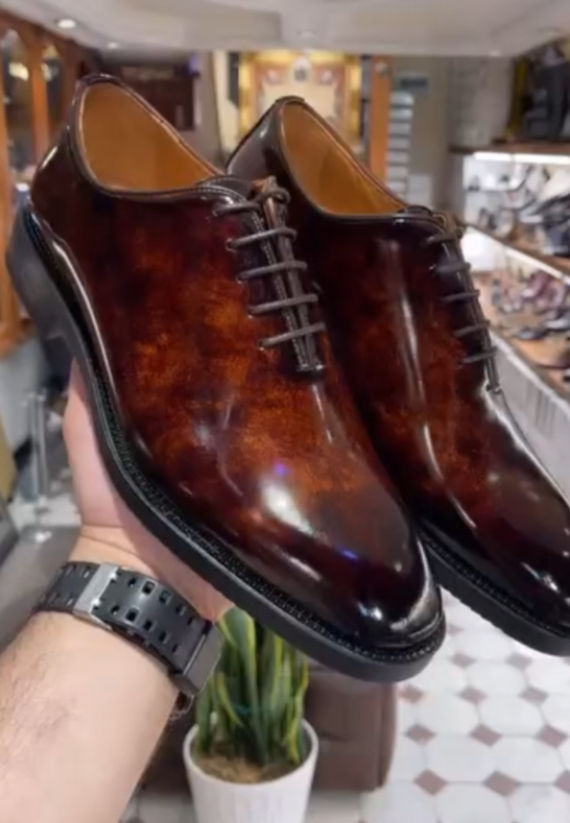 Men's brown glossy leather shoes
