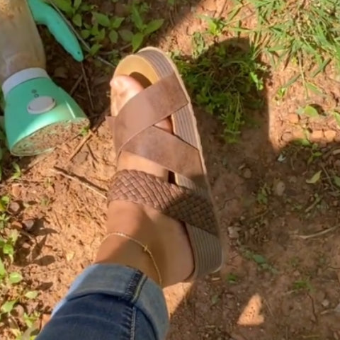 Leather cross woven slippers