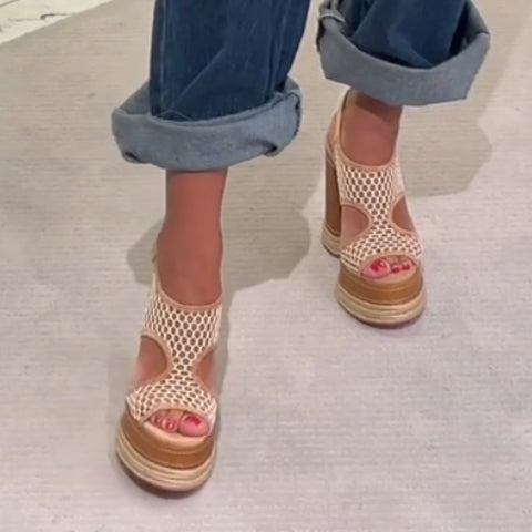 Design sense fishing net heightening sandals
