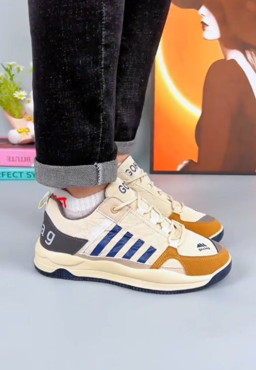 Men's casual sports shoes with gray striped letters