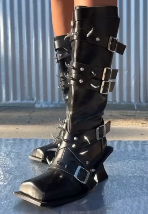 Women's metal buckle fashion leather boots