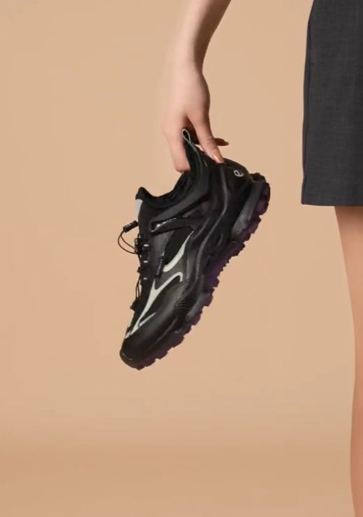 Black and white color matching striding sports casual shoes