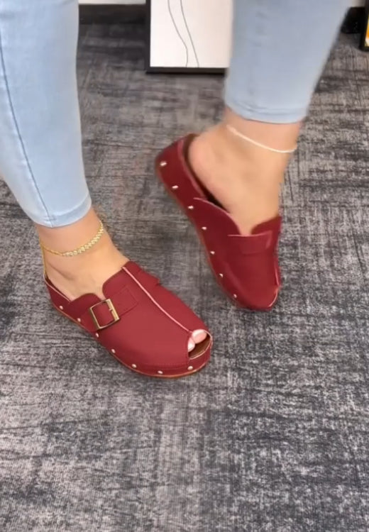 Handmade leather rivet fishmouth slippers