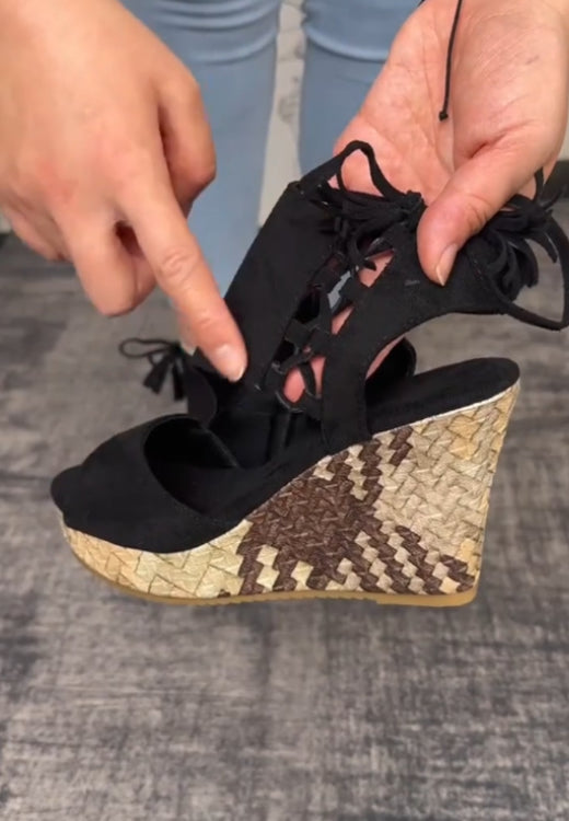 LightweightBreathable Comfortable Shoes for DailvWear, Trending Sandals
