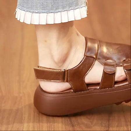 Roman sandals with soft soles and wide feet