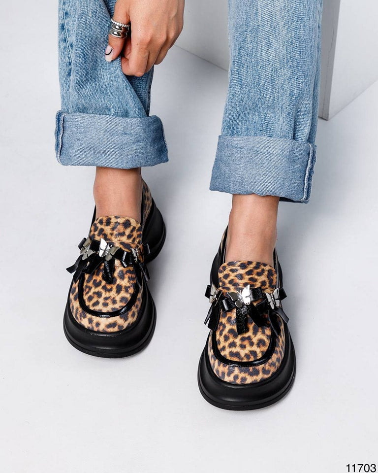 Soft-soled butterfly-embellished leopard print casual shoes