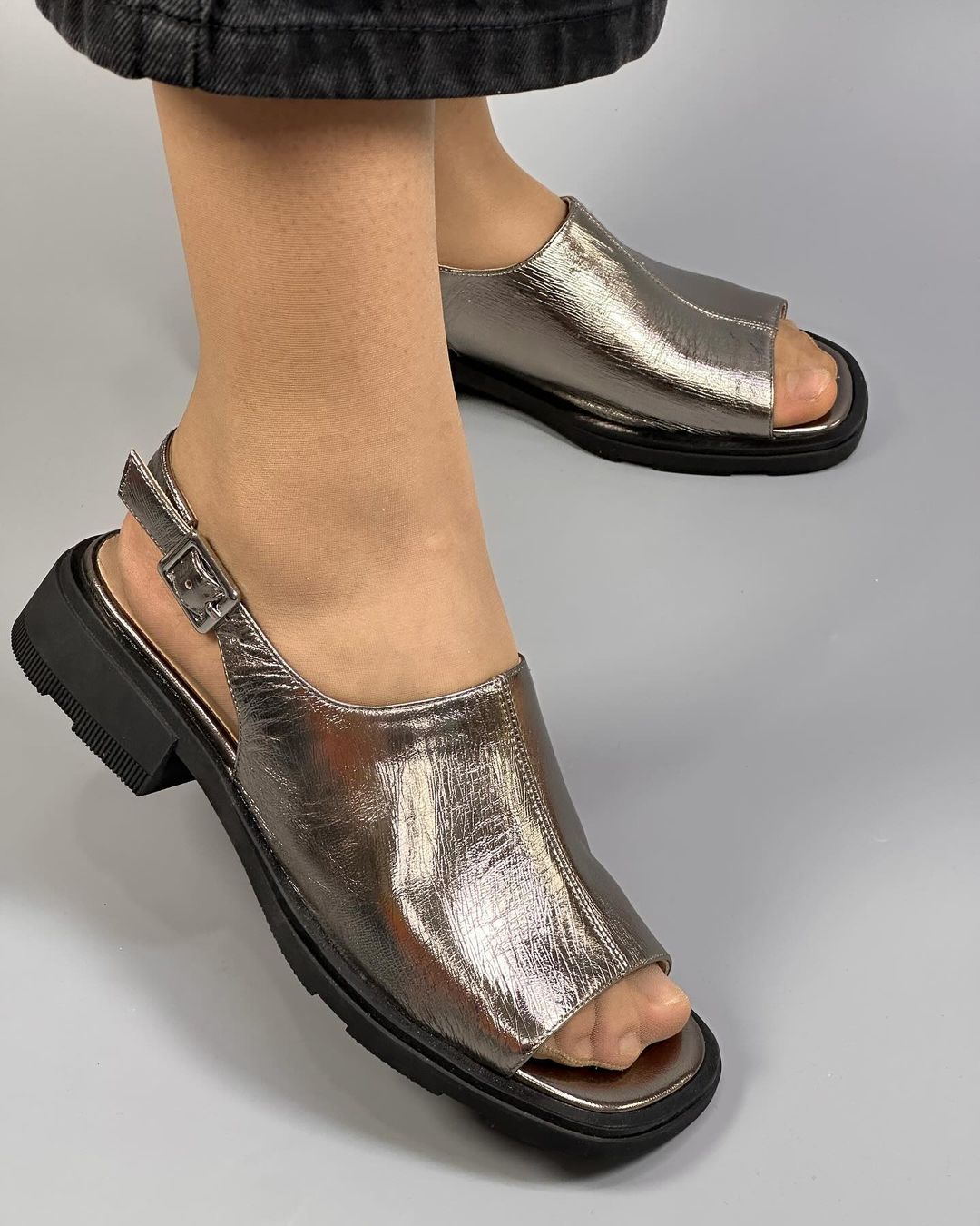 Chic silver glossy leather casual sandals