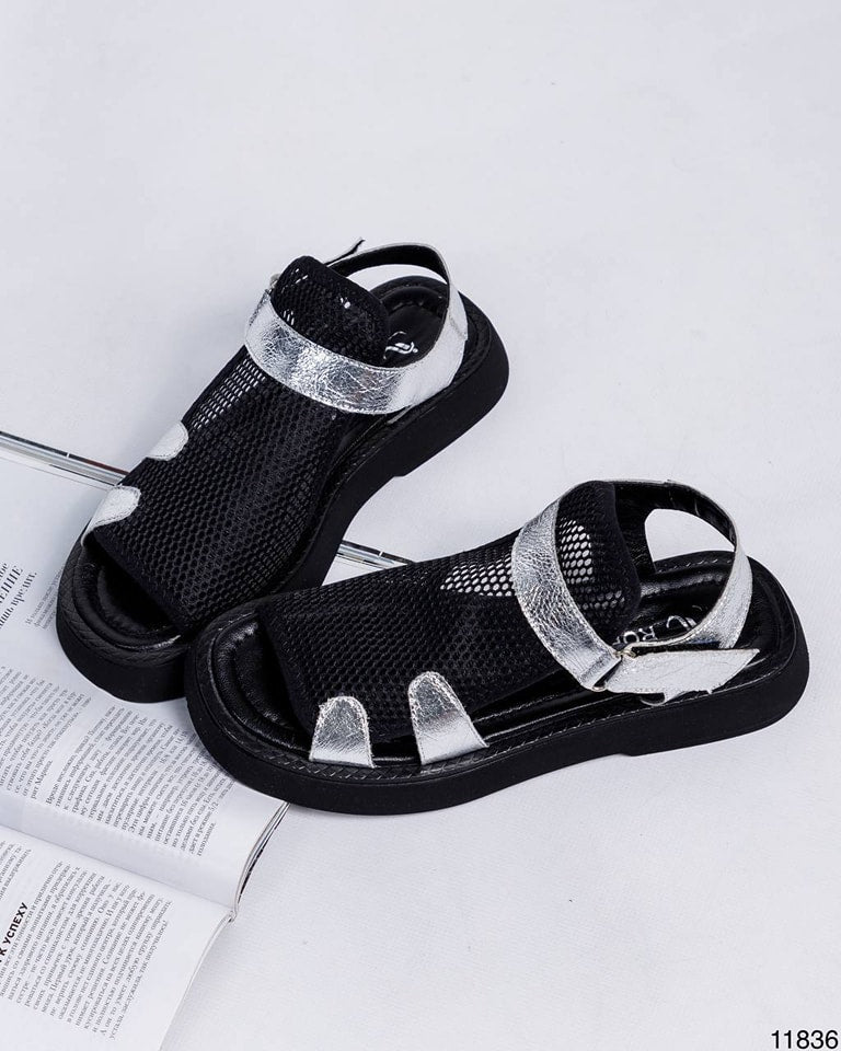 Soft sole breathable Velcro casual sandals