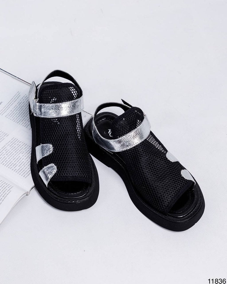 Soft sole breathable Velcro casual sandals