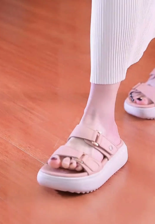 Soft bottom buckle slippers in summer