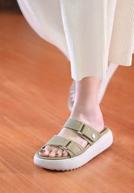 Soft bottom buckle slippers in summer