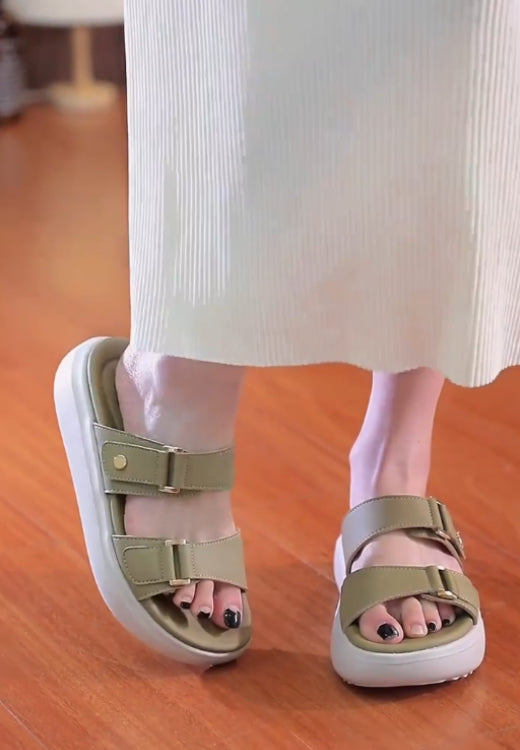 Soft bottom buckle slippers in summer