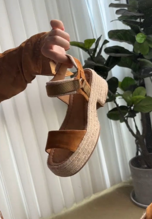 Soft-soled waterproof comfortable sandals