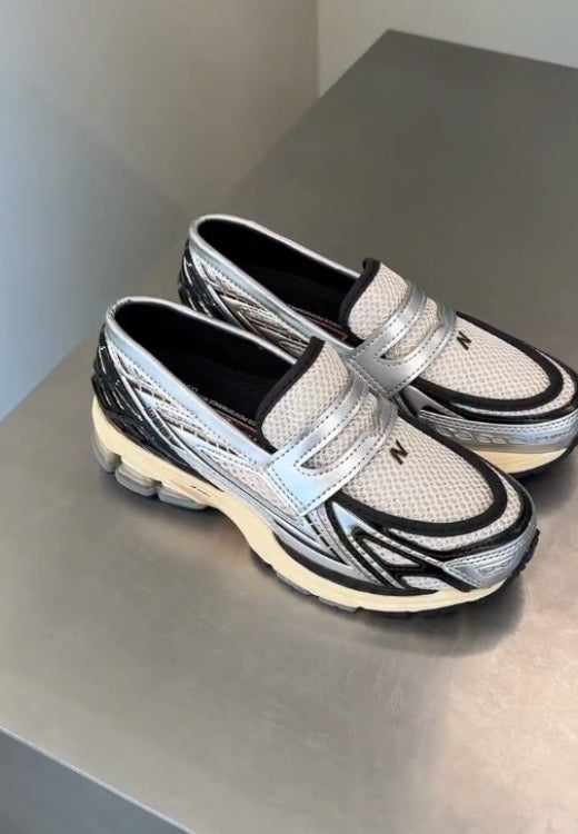 Fashionable and comfortable silver and black one-pedal sneakers