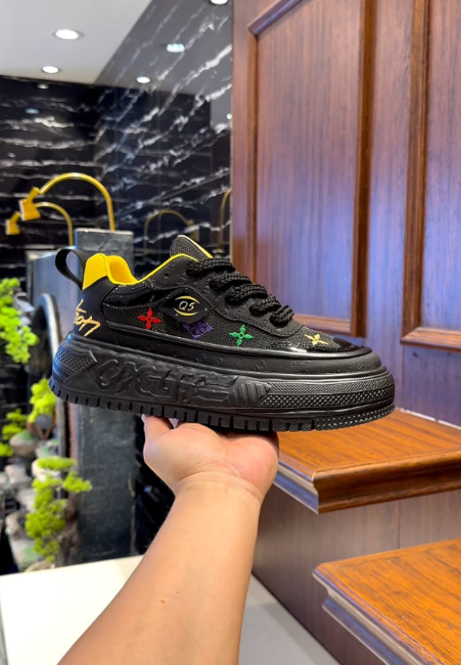 Men's colored embroidery heightens casual shoes