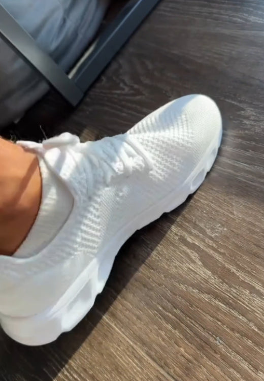 Men's lightweight white flying shoes