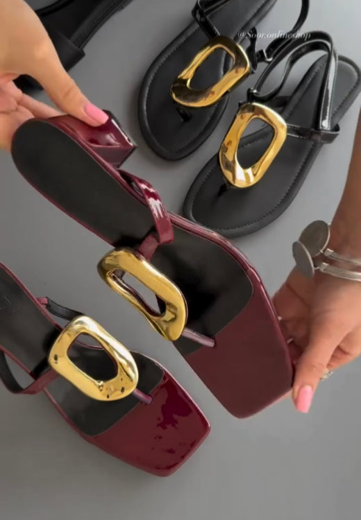 Trend line metal sandals