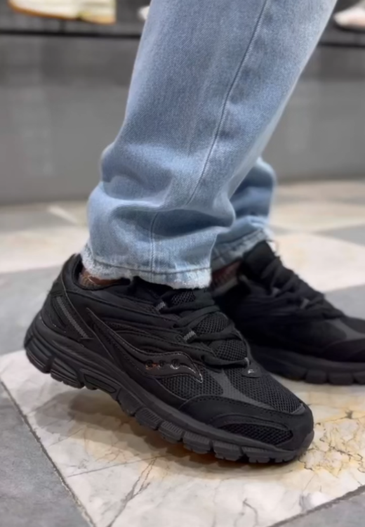 Men's casual shoes with elastic mesh soles